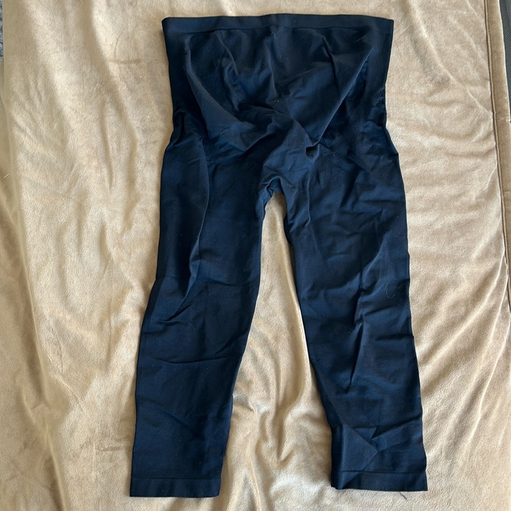 Maternity crop leggings